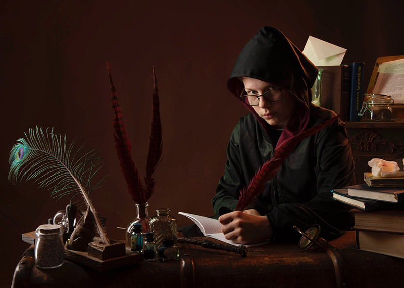 Enfant déguisé en sorcier lors d'une séance photo Harry Potter au studio Claire Bollinger